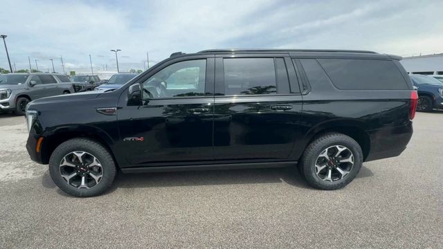 GMC Yukon XL Vehicle Full-screen Gallery Image 05
