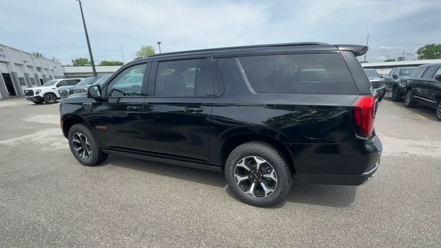 GMC Yukon XL Vehicle Full-screen Gallery Image 06