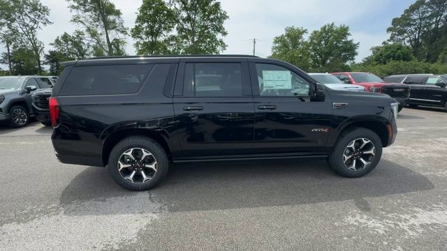 GMC Yukon XL Vehicle Full-screen Gallery Image 09