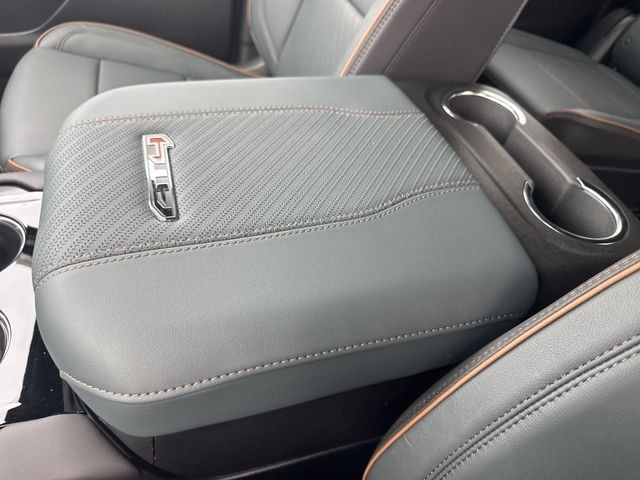 GMC Yukon XL Vehicle Full-screen Gallery Image 21