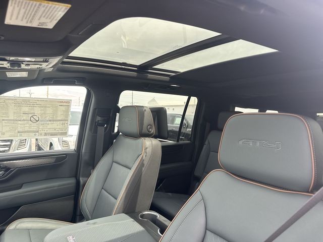 GMC Yukon XL Vehicle Full-screen Gallery Image 22