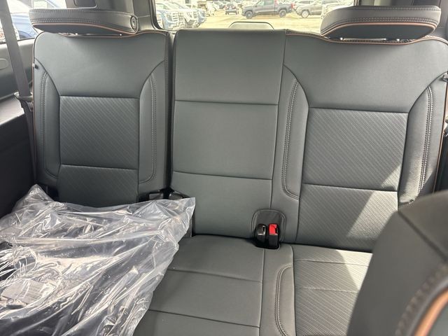 GMC Yukon XL Vehicle Full-screen Gallery Image 24