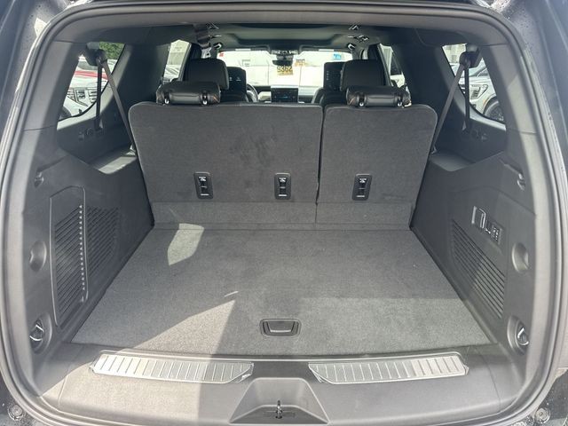 GMC Yukon XL Vehicle Full-screen Gallery Image 25