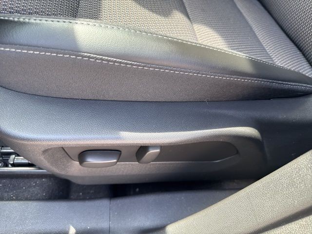 Buick Envision Vehicle Full-screen Gallery Image 12