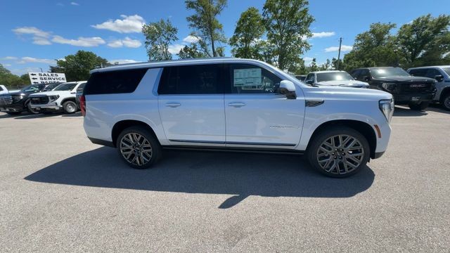 GMC Yukon XL Vehicle Full-screen Gallery Image 09