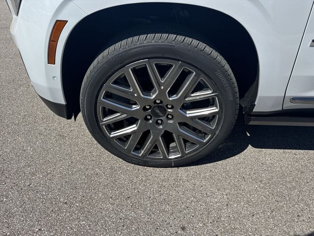 GMC Yukon XL Vehicle Full-screen Gallery Image 10