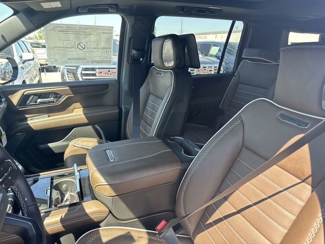 GMC Yukon XL Vehicle Full-screen Gallery Image 11