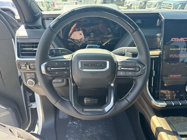 GMC Yukon XL Vehicle Full-screen Gallery Image 14