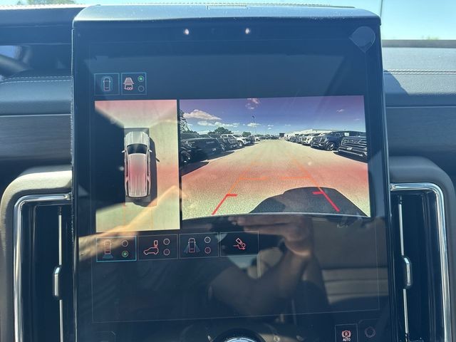 GMC Yukon XL Vehicle Full-screen Gallery Image 17