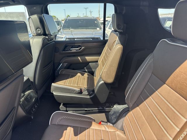 GMC Yukon XL Vehicle Full-screen Gallery Image 23