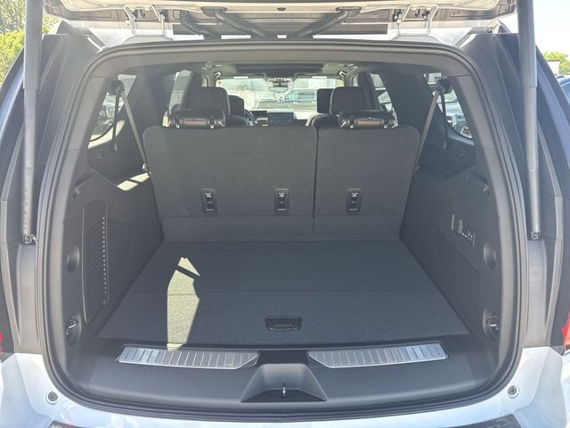 GMC Yukon XL Vehicle Full-screen Gallery Image 25