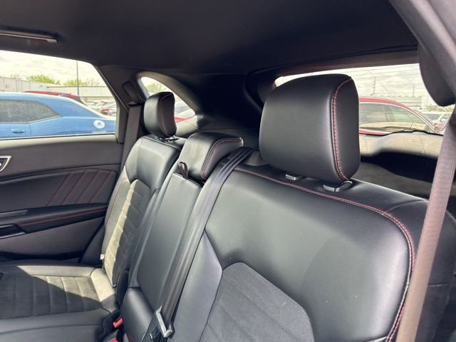 Ford Edge Vehicle Full-screen Gallery Image 14