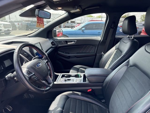 Ford Edge Vehicle Full-screen Gallery Image 17