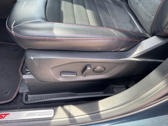 Ford Edge Vehicle Full-screen Gallery Image 21