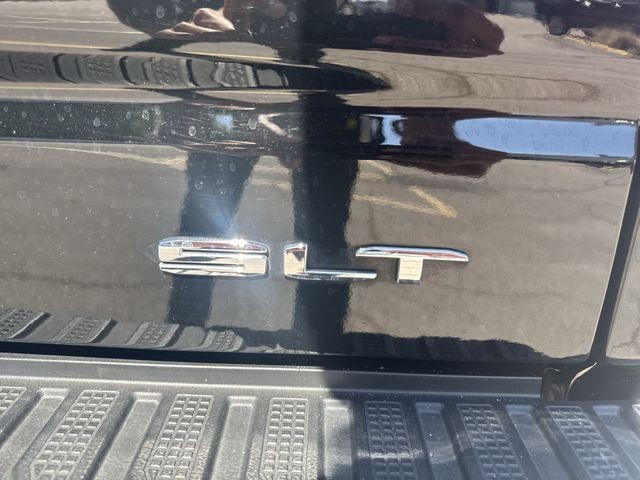 GMC Sierra 1500 Vehicle Full-screen Gallery Image 35