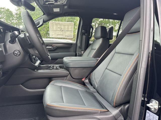 GMC Yukon Vehicle Full-screen Gallery Image 11
