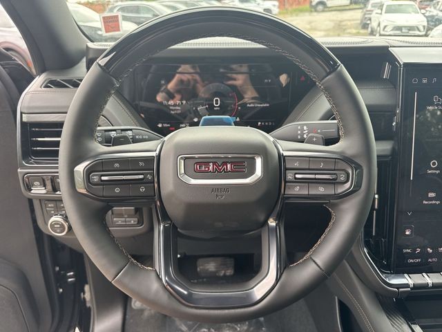GMC Yukon Vehicle Full-screen Gallery Image 14