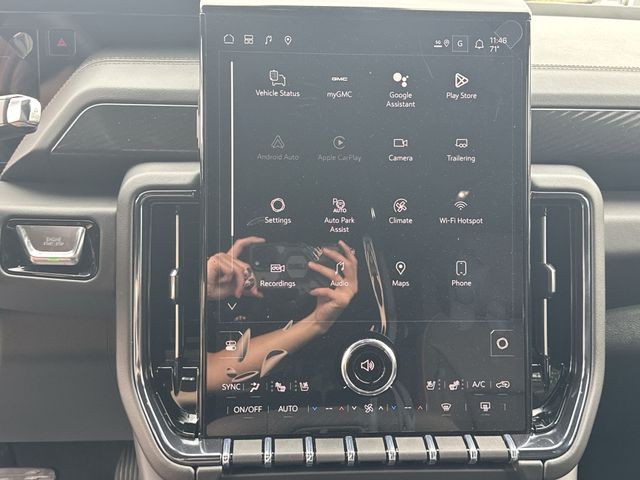 GMC Yukon Vehicle Full-screen Gallery Image 16