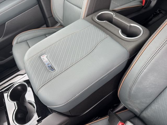 GMC Yukon Vehicle Full-screen Gallery Image 21