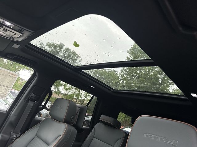 GMC Yukon Vehicle Full-screen Gallery Image 22
