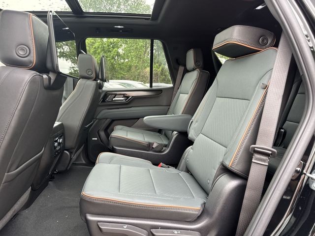 GMC Yukon Vehicle Full-screen Gallery Image 23