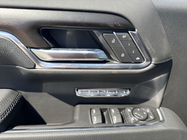 GMC Sierra 1500 Vehicle Full-screen Gallery Image 13