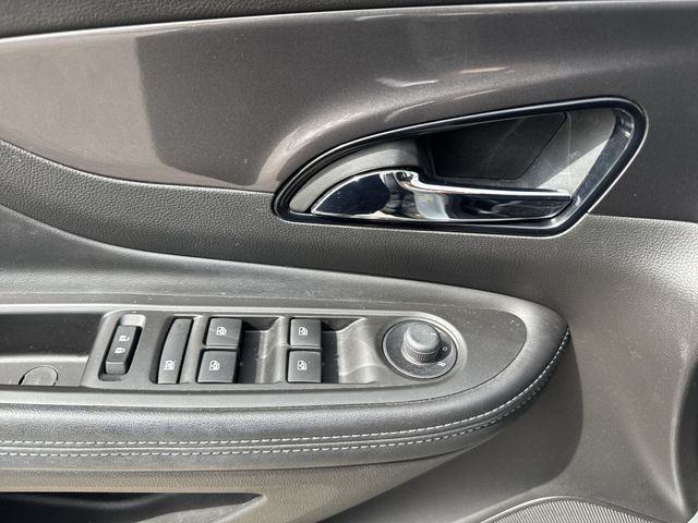 Buick Encore Vehicle Full-screen Gallery Image 25