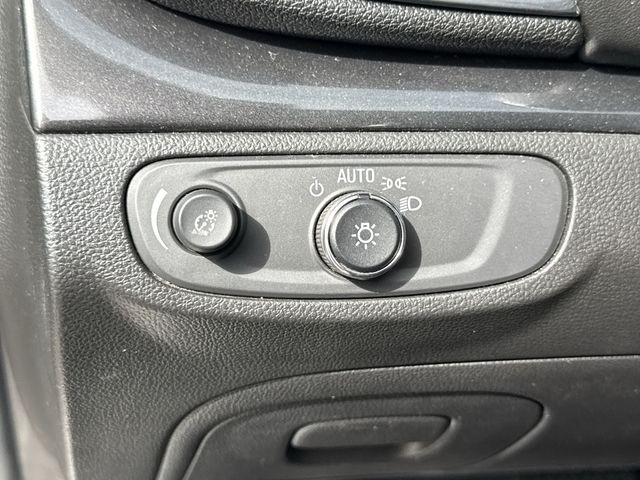 Buick Encore Vehicle Full-screen Gallery Image 37