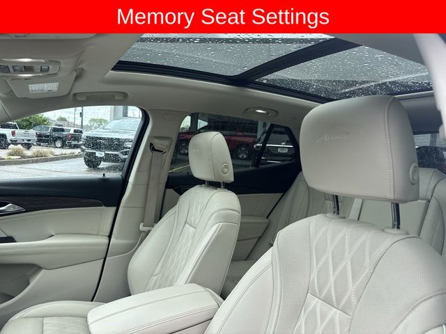 Buick Envision Vehicle Full-screen Gallery Image 22