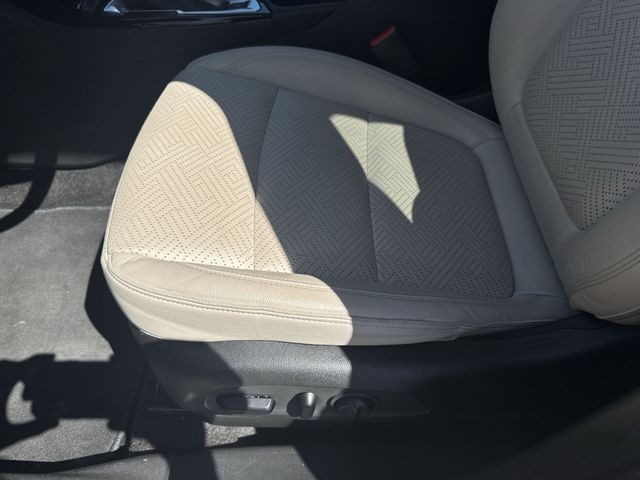 Buick Encore GX Vehicle Full-screen Gallery Image 11