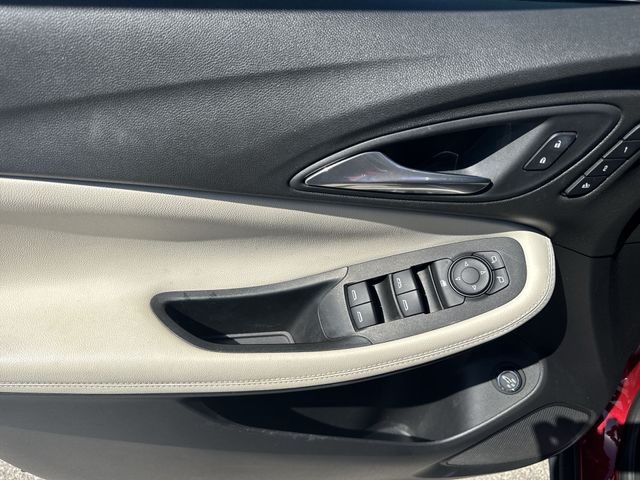 Buick Encore GX Vehicle Full-screen Gallery Image 12