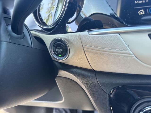 Buick Encore GX Vehicle Full-screen Gallery Image 16