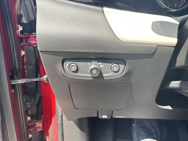 Buick Encore GX Vehicle Full-screen Gallery Image 17