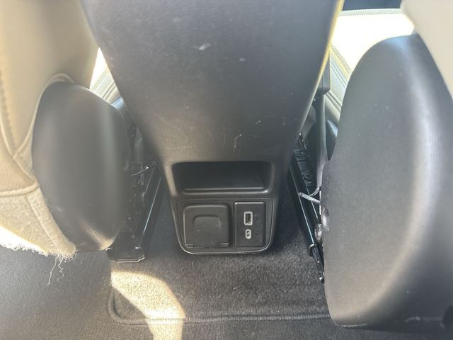 Buick Encore GX Vehicle Full-screen Gallery Image 21