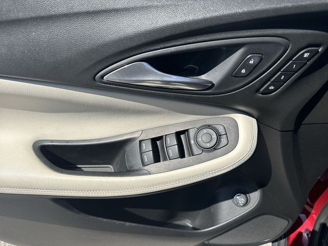 Buick Encore GX Vehicle Full-screen Gallery Image 22