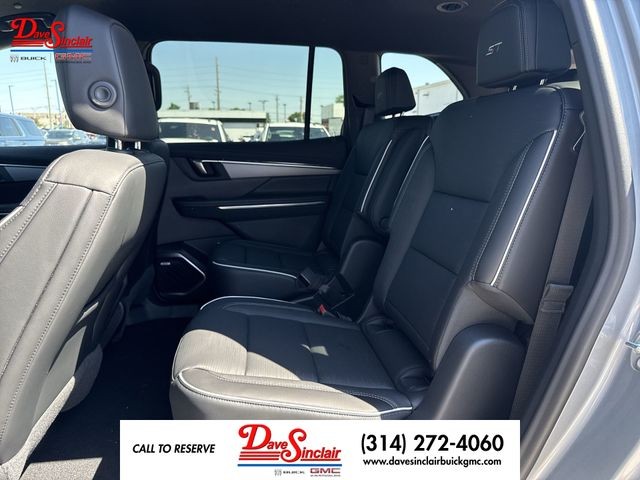 Buick Enclave Vehicle Full-screen Gallery Image 22