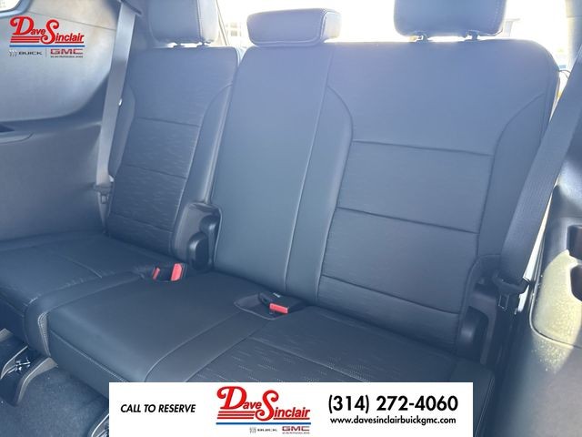 Buick Enclave Vehicle Full-screen Gallery Image 23