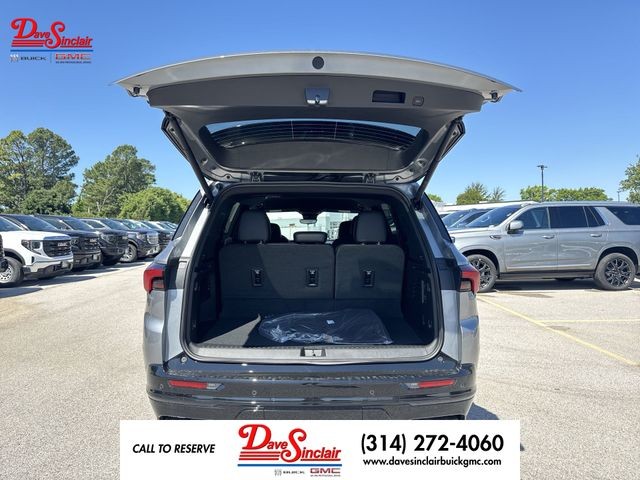 Buick Enclave Vehicle Full-screen Gallery Image 24