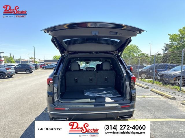 Buick Enclave Vehicle Full-screen Gallery Image 24