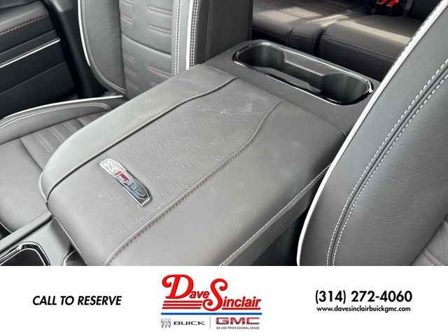 GMC Sierra 2500HD Vehicle Full-screen Gallery Image 21