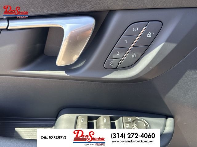 Buick Enclave Vehicle Full-screen Gallery Image 13