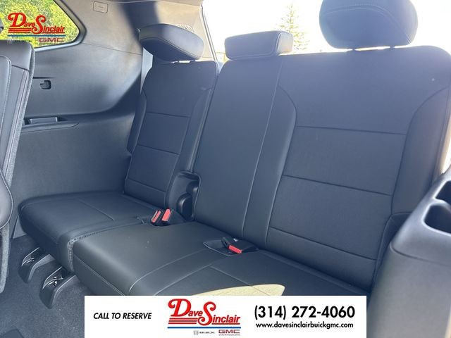 Buick Enclave Vehicle Full-screen Gallery Image 23