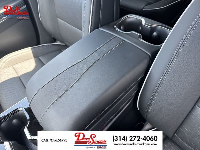 Buick Enclave Vehicle Full-screen Gallery Image 21