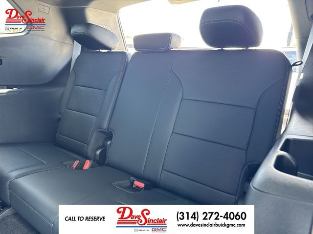 Buick Enclave Vehicle Full-screen Gallery Image 23