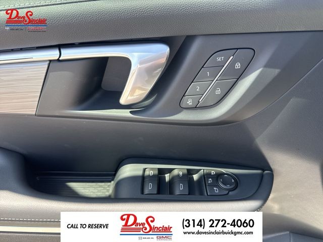Buick Enclave Vehicle Full-screen Gallery Image 13