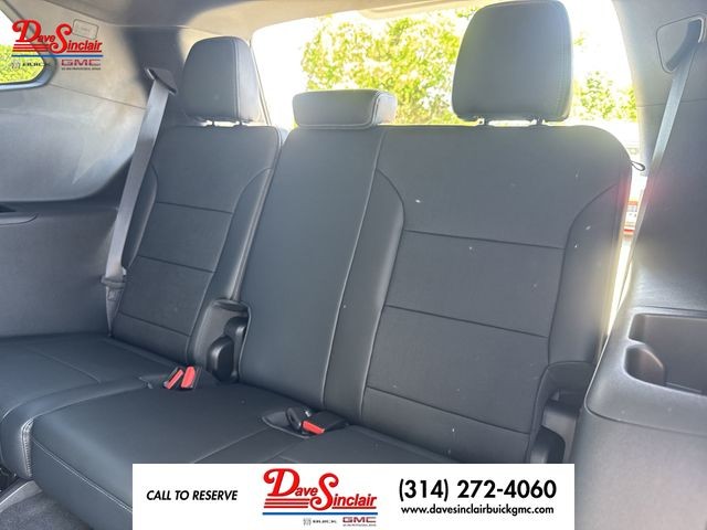 Buick Enclave Vehicle Full-screen Gallery Image 23