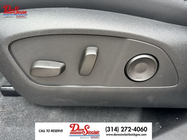 Buick Enclave Vehicle Full-screen Gallery Image 12