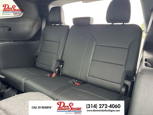 Buick Enclave Vehicle Full-screen Gallery Image 23