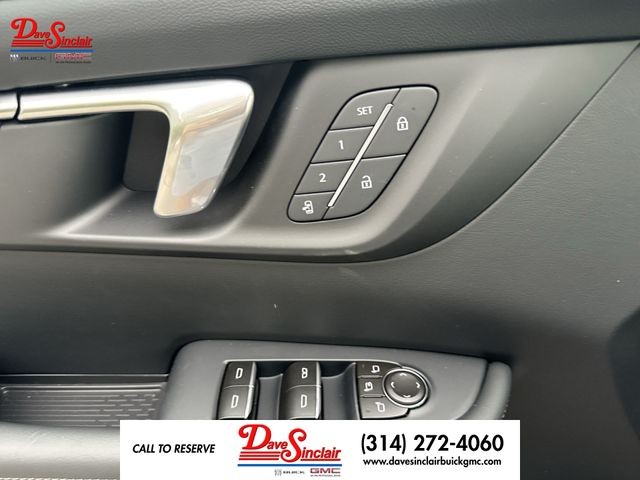 Buick Enclave Vehicle Full-screen Gallery Image 13