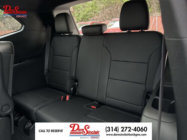 Buick Enclave Vehicle Full-screen Gallery Image 24